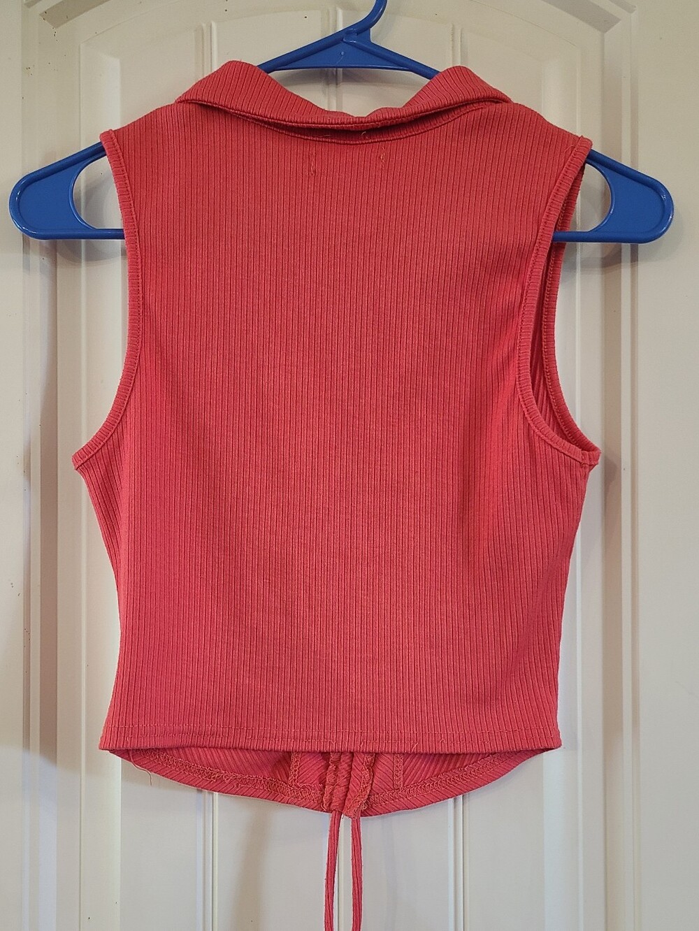 Better Be Coral Ribbed Ruched Collared Crop Tank Size S - Picture 3 of 3